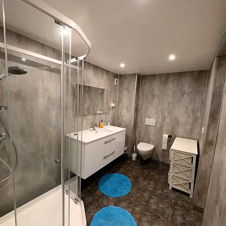 Aurora Rooms: Northern Lights & Adventure Tours